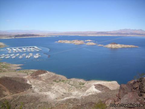 Lake Mead Marina: der vom Hoover Dam aufgestaute Lake Mead ist nicht nur der wichtigste Stausee der USA,
sondern auch ein sehr beliebtes Erholungs- und Naturschutzgebiet