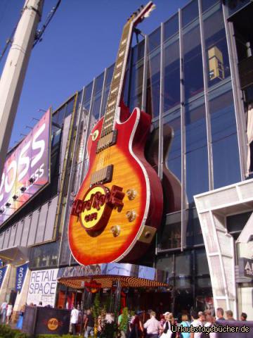 Hard Rock Café: direkt am Las Vegas Strip, zwischen den ganzen Casino/Hotels,
gibt es auch ein Hard Rock Café, welches wir natürlich besuchen