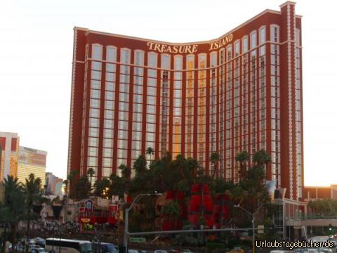 Treasure Island: ebenfalls am Las Vegas Strip gelegen ist das Casino/Hotel Treasure Island,
vor allem bekannt für seine Piraten-Show "Sirens of TI", die jeden Abend 4mal stattfindet