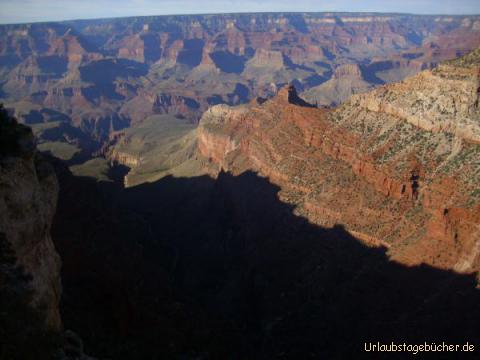 Pipe Creek Vista: bevor wir das Grand Canyon Visitor Center erreichen,
halten wir noch am Aussichtspunkt Pipe Creek Vista,
um einen Blick in den beeindruckenden Gand Canyon zu werfen