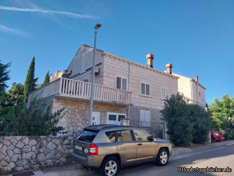 Aida Apartments and Rooms: unsere Unterkunft vergangene Nacht in Dubrovnik:
Aida Apartments and Rooms
(Viktor steht auf unserer Terrasse)