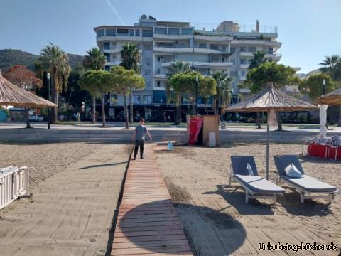 Hotel Marina Premium: die vergangene Nacht haben wir im Hotel Marina Premium verbracht, 
direkt am Strand von Vlorë (Albanien)