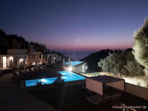 Aqua Oliva Resort: wir übernachten heute im Aqua Oliva Resort
und essen zu Abend direkt neben dem Pool 