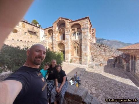 wir im Kloster Hosios Lukas: das Kloster Hosios Lukas ist eines der bedeutendsten byzantinischen Klöster in Griechenland
