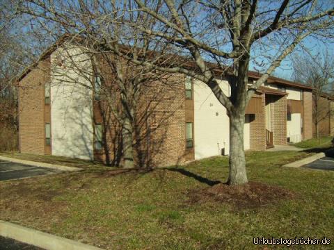 unser Haus: dieses Bild ist zwar schon etwas älter, aber hier beginnt unsere Reise,
denn in diesem Haus (im Erdgeschoss) in Columbia (Missouri) haben wir gewohnt