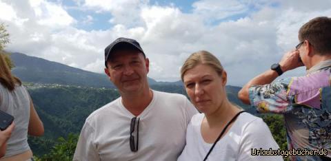 Wir am Aussichtspunkt: 