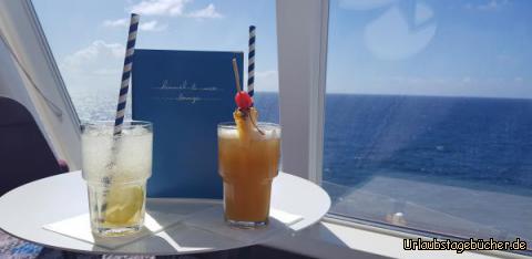 Himmel & Meer Lounge mit Cocktails: 
