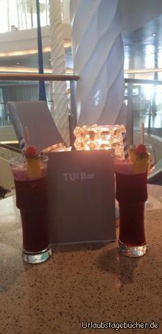 Cocktails in der TUI Bar: 