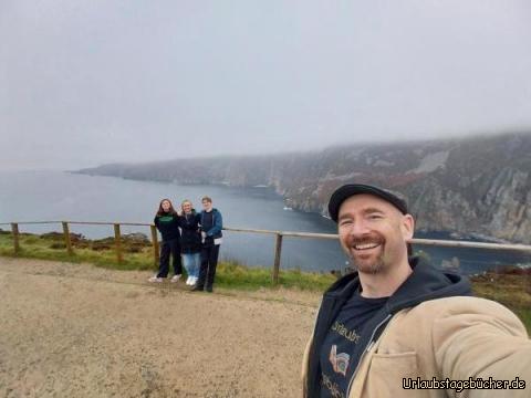 wir vor Slieve League: die Klippen von Slieve League sind leider etwas Nebel und Wolken verhangen