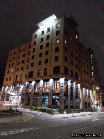 City Hotel Derry: unsere Unterkunft heute Nacht in der Stadt, 
die sich nicht entscheiden kann, 
ob sie Derry oder Londonderry heißt:
das City Hotel Derry