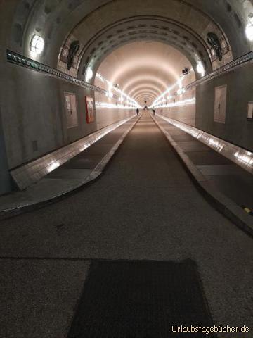 Hamburg2: Alter Elbtunnel 420m lang