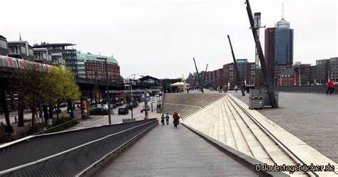 durch die Stadt Hamburg spazieren: 