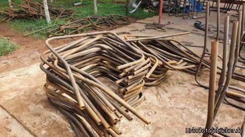 Eisen für Möbel: Metallgestell für Tisch und Stuhl