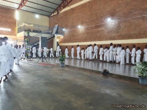 Abschlussfeier8: Die Disziplin dieser Sportgruppe war bewundernswert!