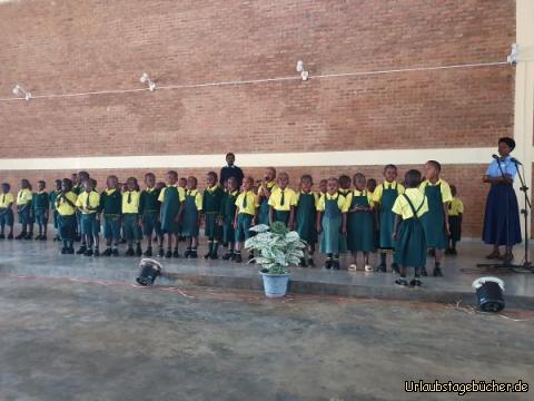 Abschlussfeier6: Auch die Kleinen hatten ihren Aufritt mit einer Dirigentin im Vorschulalter!