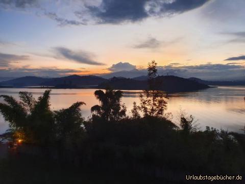 Abendstimmung am See: Gute Nacht, bis morgen!