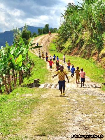 Wanderung3: Kinder, Kinder, im besten Sonntagskleid!