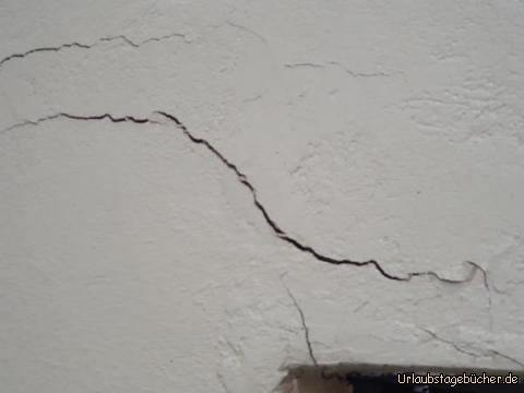 Risse 1: Risse in den Wänden ...