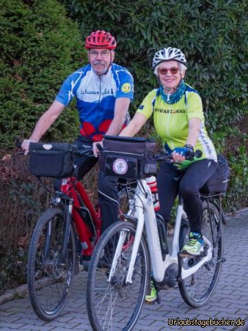 wir beide : Wir beide, normalerweise auf dem Rad oder in der Bahn unterwegs. Nach Ruanda nehmen wir lieber das Flugzeug ...