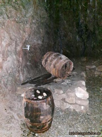 Historische Bierhütte innen: 