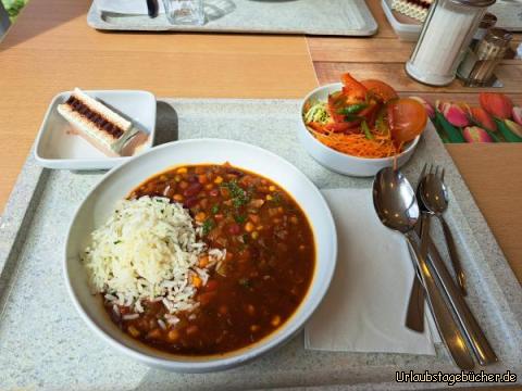 Mittagessen : Veganes Chili sin Carne, Salat, Eis 