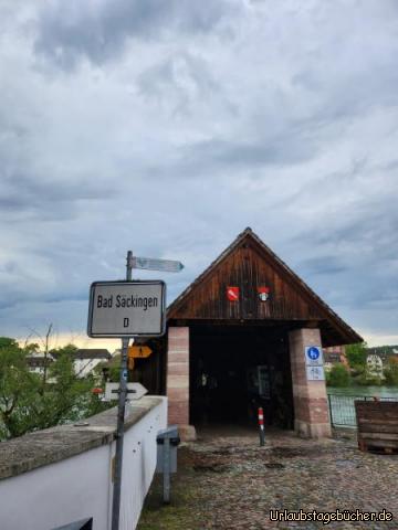 Bad Säckingen 5: Schweizer Seite Blick in/ auf die Brücke 