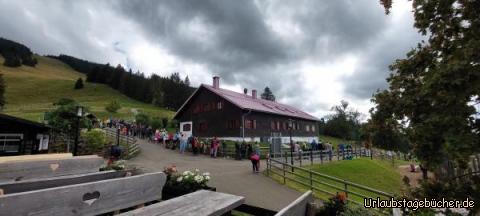 Schlange hinter uns: Schlange hinter uns