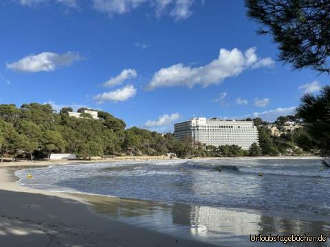 Caldana: …im Hintergrund das Riesenhotel Meliã…