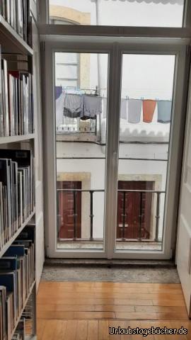 Blick aus der Bibliothek auf des Nachbars Unterhosen: Blick aus der Bibliothek auf des Nachbars Unterhosen