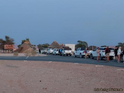 Morgens : Schlange vor Park Eintritt