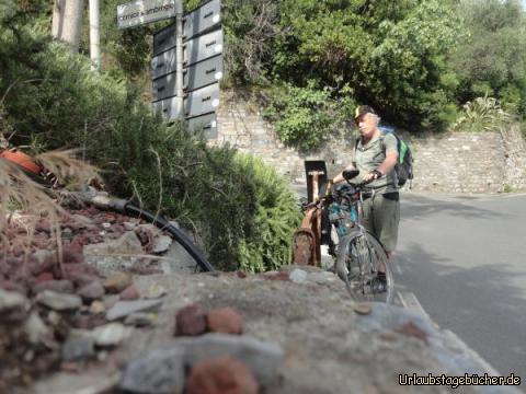 Genua 2 b: Ich am Straßenrand 