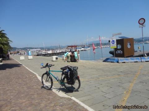 Genua klj: Am Meer in La Spezia.
