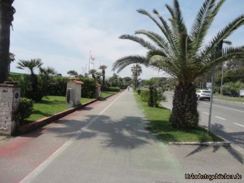 Genua zhj: Am Weg zum Strand 