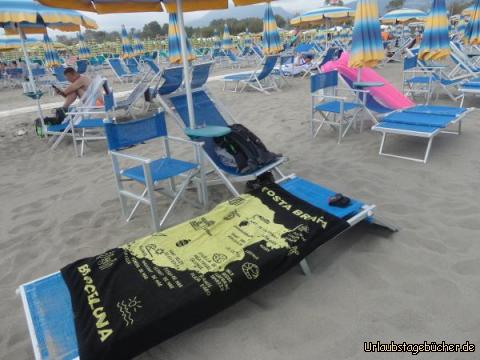 Genua 2bhz: Mein Liegeplatz am Strand, mit Handtuch aus Spanien 