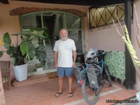 Genua ggz: Diesmal ein Bild vom Unterkunftgeber neben meinem dort abgestellten Fahrrad 
