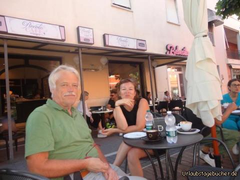 Genua tzuh: Frühstück in einem Café auswärts, im Quartier wurde es nicht mitangeboten.