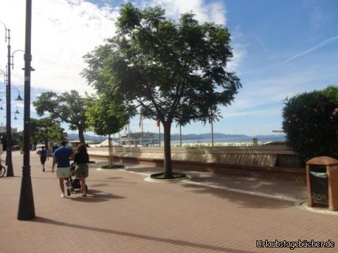 Genua ghzjg: Noch einmal die Promenade am Meer in Folonica.