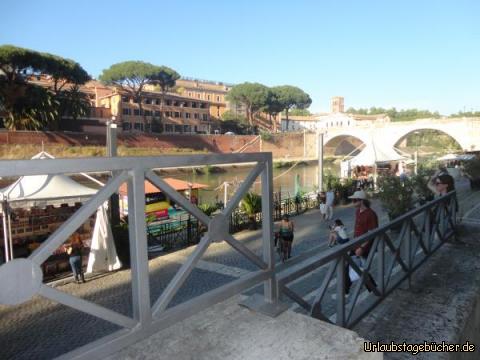 Genua ghzhjk: In Rom am Tiber, Blick Richtung Tiberinsel.