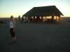 Katy beim Snacken: Katy und der Rest der Gruppe beim Snacken am Fish River Canyon