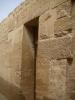 Sakkaras Hieroglyphen: der Eingang in einen Mastaba (eine Grabbaute) von Sakkara,
reich verziert mit Jahrtausende alten Hieroglyphen