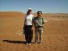 Katy und Guide: Katy und unsere kleine japanische Guide im Sossusvlei
