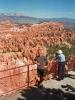 ich vor dem Bryce Canyon: hier stehe ich vor dem wunderschönen Bryce Canyon