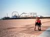 wir am Santa Monica Beach: Anja und ich beim Rollerscaten am Strand von Santa Monica Beach