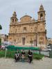 St Joseph Parish Church: v.l.n.r.: Viktor, Vivian und Katy vor der St Joseph Parish Church in Msida
einem römisch-katholisches Kirchengebäude auf Malta