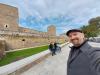 wir vor dem Castello Svevo di Bari: vor dem Castello Svevo di Bari