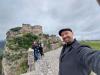 wir vorm Borgo di Gerace: vor der Burgruine Borgo di Gerace