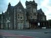 Tarbet: das Tarbet Hotel in Tarbet am Loch Lomond
(vor dem wir einen Polizisten nach dem Weg gefragt haben)