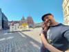 wir in Riga: auf dem Rathausplatz von Riga 