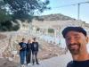 wir vorm Theater von Ephesos: an der Arkadiané vor dem Großen Theater von Ephesos