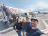 wir vor unserem Flieger : vor unserem Flieger auf dem Istanbuler Flughafen 